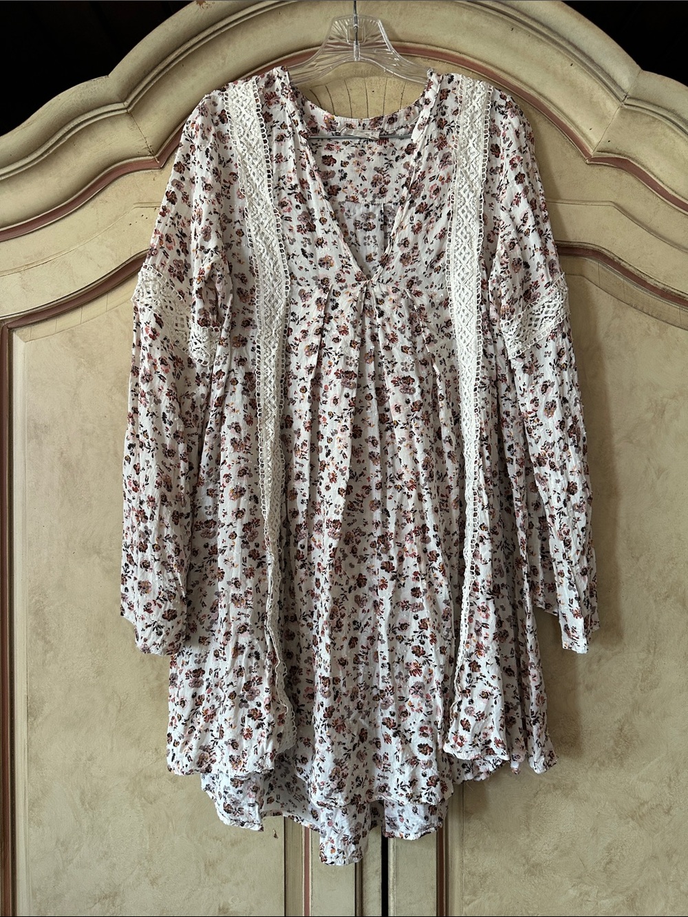 Altar'd State Distressed Cream Floral Lace-Trim Tunic Top Mini Dress size Medium